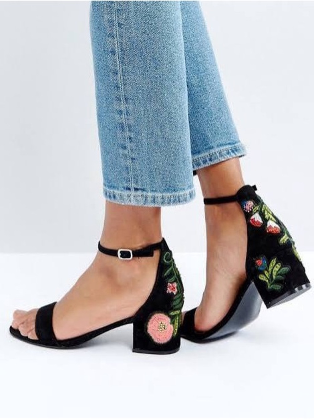 Steve Madden Inca Sandal with Ankle Strap & Embroidered Heel Size 9 NIB